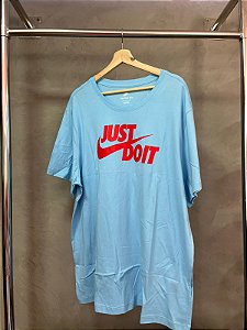CAMISETA NIKE JUST DO IT (AZUL BEBE/VERMELHO)