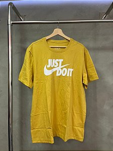 CAMISETA NIKE JUST DO IT (DOURADO)