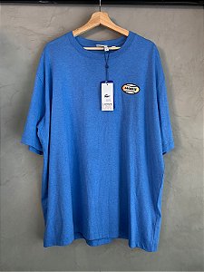 CAMISETA LACOSTE LOGO EMBORRACHADO (AZUL PISCINA)