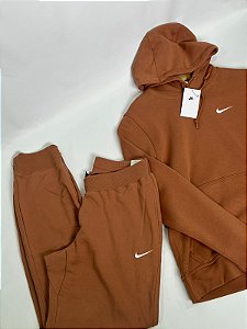 CONJUNTO NIKE MINI SWOOSH MARROM