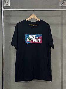 CAMISETA NIKE QUADRO COLOR