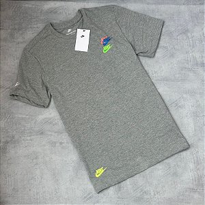 CAMISETA NIKE MULT SWOOSH CINZA