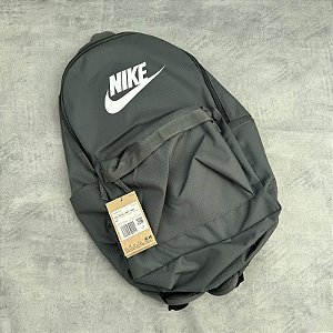 MOCHILA NIKE SPORTWEAR CINZA (25LITRO)
