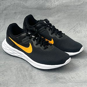 TENIS NIKE REVOLUTION 6 NN (PRETO-AMARELO)