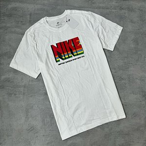 CAMISETA NIKE WHITE COTTON (LOGO COLORIDO)