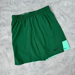 Shorts Nike Woven (verde escuro)