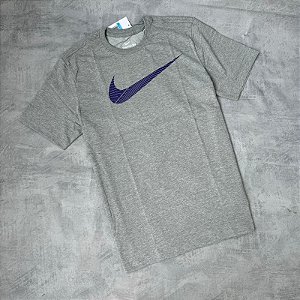 Camiseta Nike Tee Swoosh - cinza