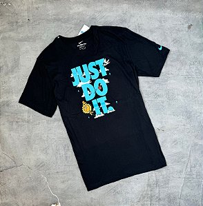 CAMISETA JUST DO IT "PÁSSAROS" PRETO