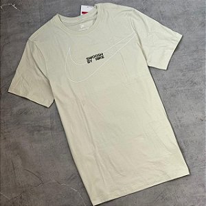 Camiseta Nike By Swoosh -