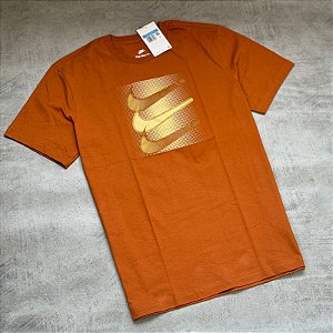 Camiseta nike triplo swoosh- Marrom