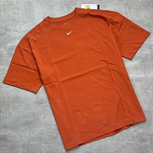 Camiseta Nike Sportswear Essential Feminina Marrom