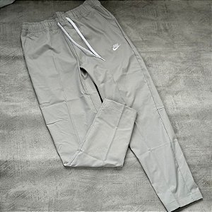 Calça Nike Club Woven Taper Masculina Cinza