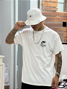 Camiseta Nike Sportwear Authorized Personnel Only - Branca