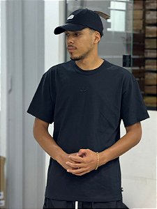 Camiseta Nike Sportswear Premium Essentials - DO7392-010
