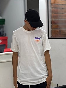 Camiseta Nike Sportwear- Off White