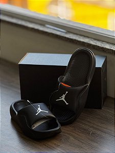Slide Jordan franchise Preto