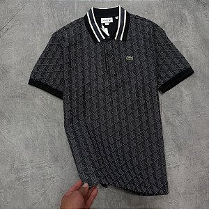 POLO LACOSTE MONOGRAM- PRETA