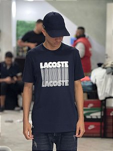 CAMISETA LACOSTE SPORT LETREIRO 3D - AZUL MARINHO