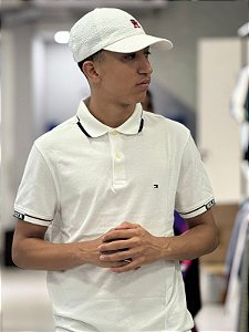POLO TOMMY HILFIGER BRANCA-MANGA ASSINALADA