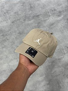 BONÉ JORDAN CLUB- BEGE