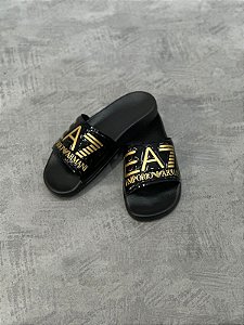 CHINELO SLIDE EMPÔRIO ARMANI EA7- PRETO VINIL COM DOURADO