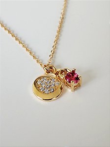Colar com medalha microcravejada em coração e zircônia colorida - Fiorella