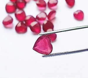 Pedra Rubi Lapidada Boa - Cut Ruby Good quality Heart