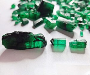 Esmeralda Bruta Boa Grandes - Rough Emerald Extra Quality Bigstones