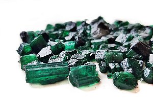 Esmeralda Bruta Boa Qualidade Tamanho Médio - Rough Emerald Good Quality Medium Size