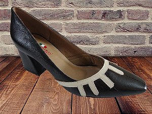 Sapato couro preto com detalhe porcelana, salto bloco 5,5 cms,