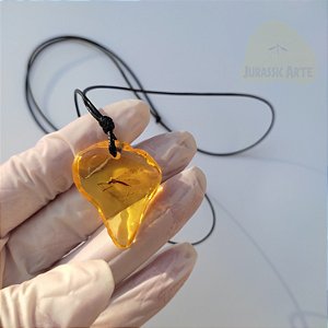 Colar Mosquito em Âmbar  Ilha Nublar Amarelo