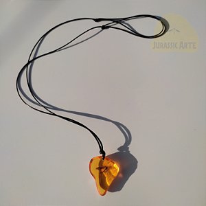 Colar Mosquito em Âmbar  Ilha Nublar Laranja