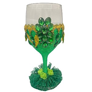 Taça de Vinho Verde com Detalhe Dourado