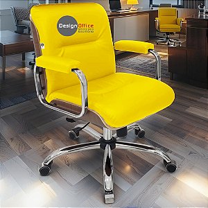 Cadeira Original Eames Diretor com Rodinhas Cromadas e Anti Risco Linha Capa em Madeira Amarelo
