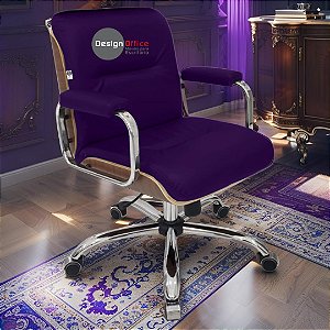 Cadeira Original Eames Diretor com Rodinhas Cromadas e Anti Risco Linha Capa em Madeira Roxo