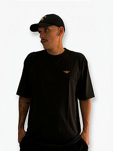Camiseta Básica Preta Lampada