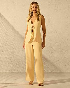 Conjunto Alfaiataria Colete Pompons