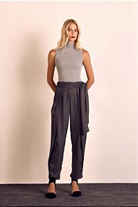 Calça Envelope e Laço Alfaiataria