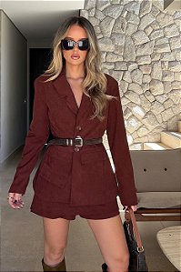 Conjunto Blazer acinturado com lapela frontal e short saia