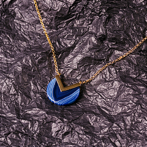 Gargantilha V Ágata Azul Marinho