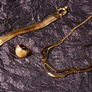 Anel Scarlet Ouro 18k