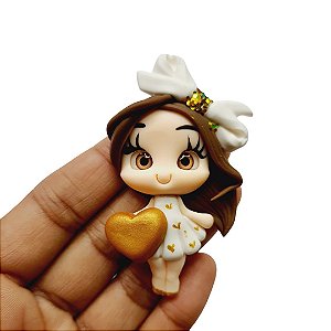 APLIQUE BISCUIT MENINA VESTIDO CORAÇÃO DOURADO (7,0CM) - 1 UNIDADE