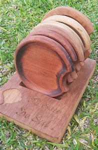 Kit 2x1 Tábua/ Suporte + 6 Pratos Rasos Cedro