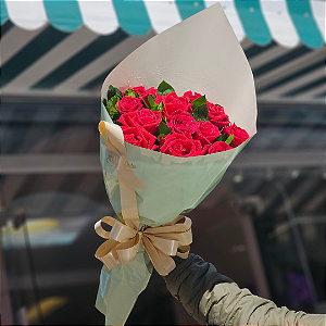Buquê Tradicional Red - 12 Rosas
