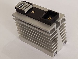 Dissipador de calor para relê de estado sólido
