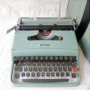 Funcionando Máquina de Escrever Datilografia Olivetti Lettera 22 verde Clarice Lispector
