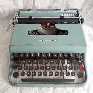 Funcionando Máquina de Escrever Datilografia Olivetti Lettera 22 verde Clarice Lispector
