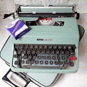 Funcionando Máquina De Escrever Olivetti Lettera 32 verde