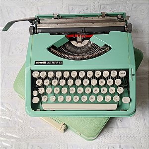 Máquina De Escrever Datilografia Verde Claro Olivetti Lettera 82 Funcionando