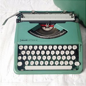 Máquina De Escrever Datilografia Verde Olivetti Lettera 82 Funcionando